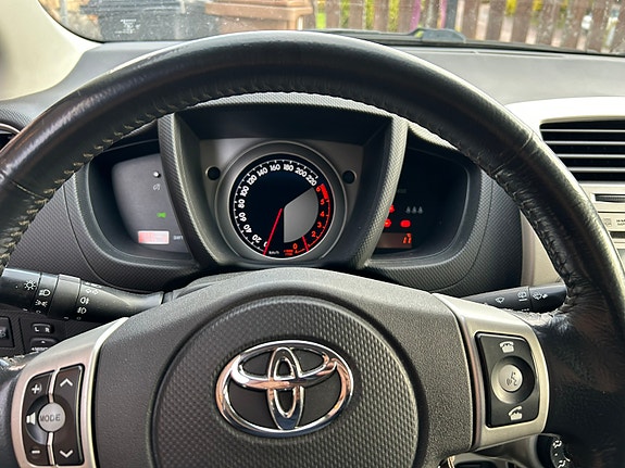 Toyota Urban Cruiser 3 of 3
