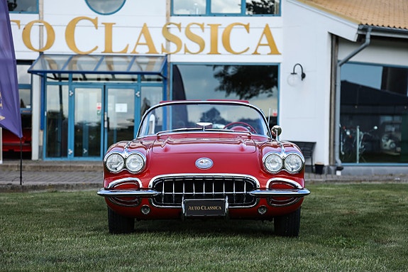 Chevrolet Corvette 4 of 27