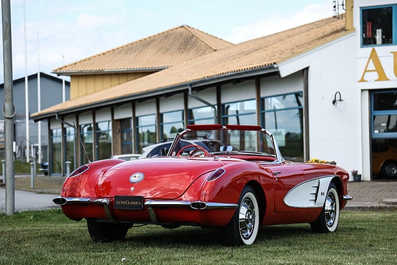 Chevrolet Corvette 9 of 27