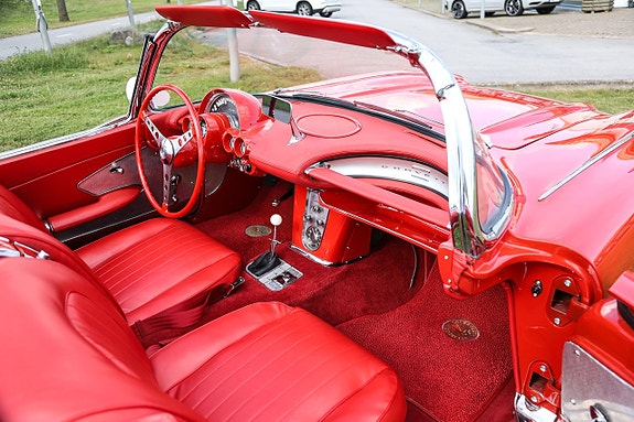 Chevrolet Corvette 23 of 27