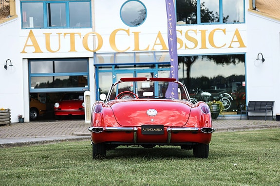 Chevrolet Corvette 8 of 27