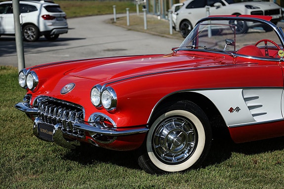 Chevrolet Corvette 14 of 27