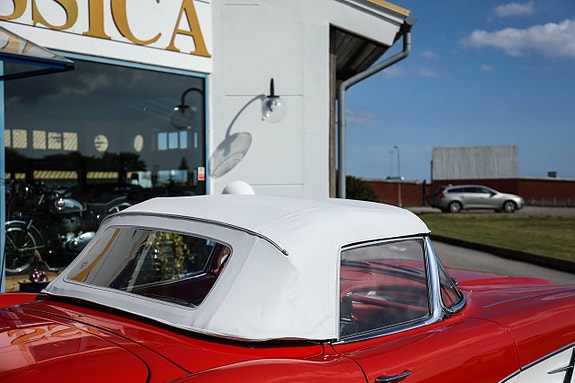 Chevrolet Corvette 13 of 27