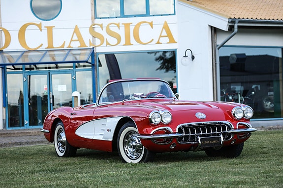 Chevrolet Corvette 2 of 27