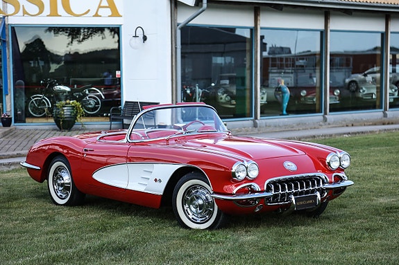 Chevrolet Corvette 3 of 27