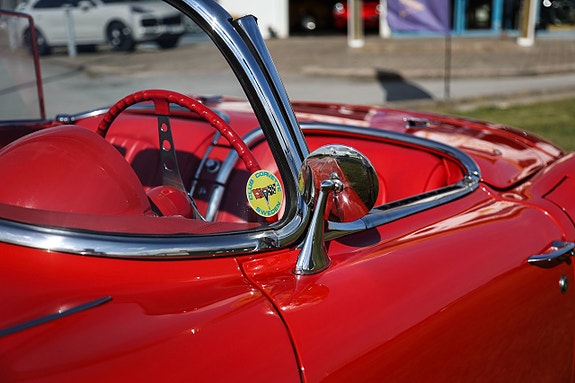 Chevrolet Corvette 16 of 27