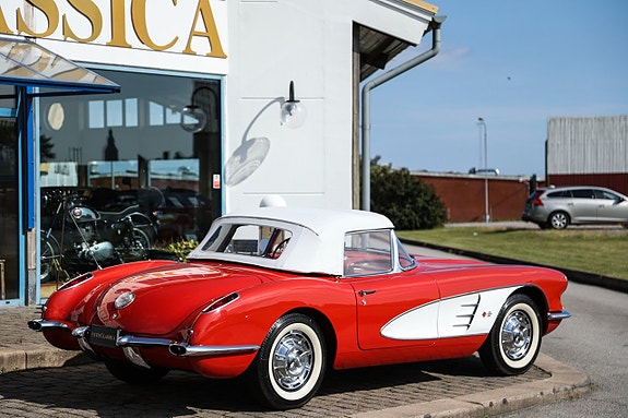 Chevrolet Corvette 12 of 27