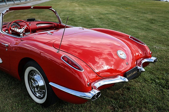 Chevrolet Corvette 17 of 27