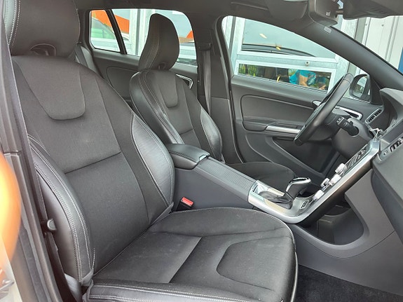 Volvo V60 8 of 12