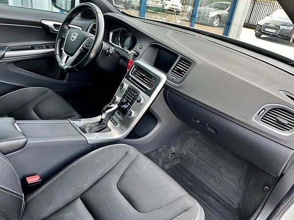 Volvo V60 7 of 12