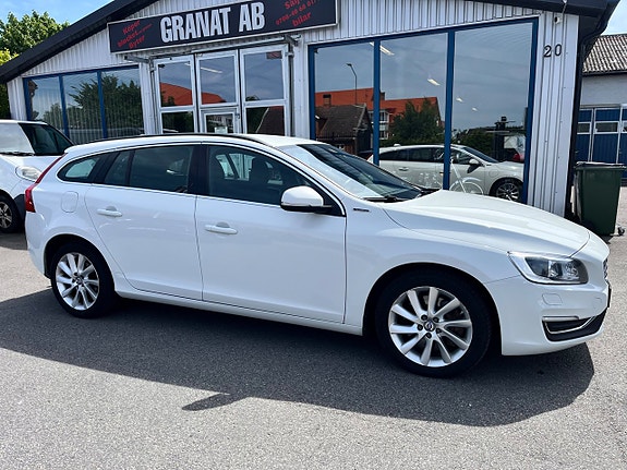 Volvo V60 2 of 12