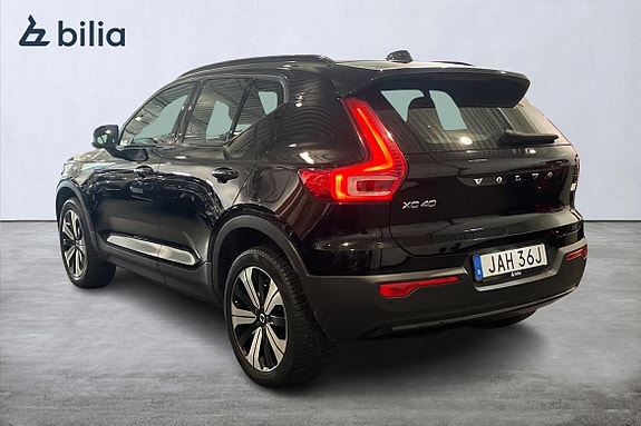 Volvo XC40 2 of 5