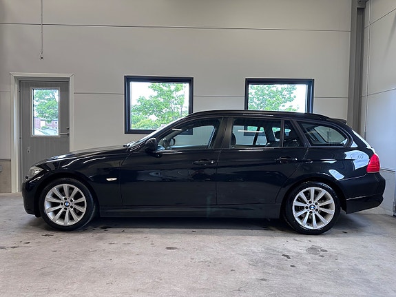BMW 318i 3 of 5