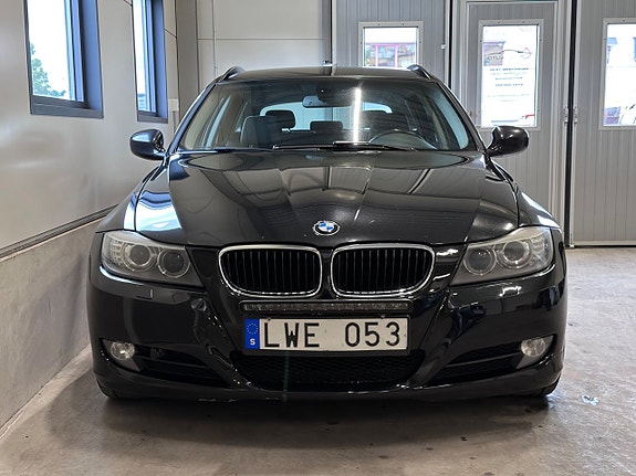 BMW 318i 2 of 5