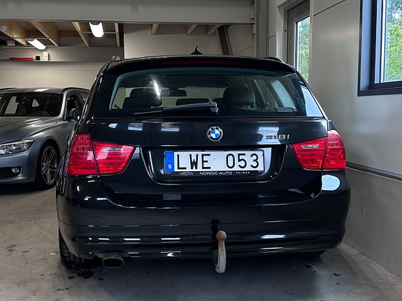 BMW 318i 4 of 5