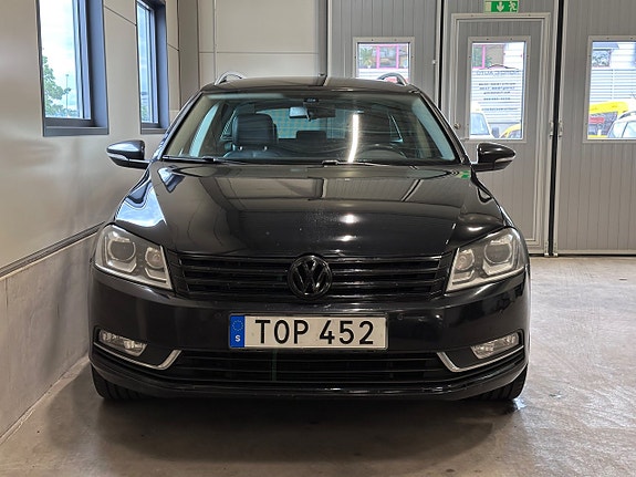 Volkswagen Passat 2 of 5