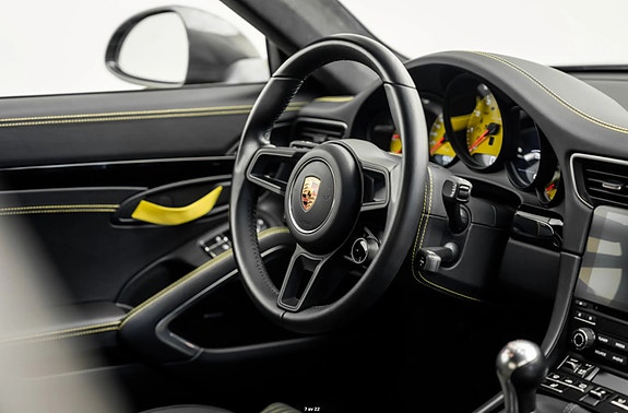 Porsche 911 4 of 5
