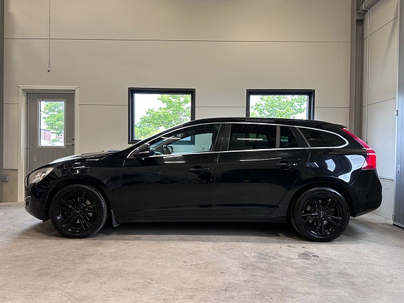 Volvo V60 2 of 5