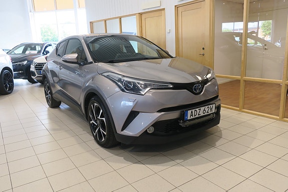 Toyota C-HR 2 of 5