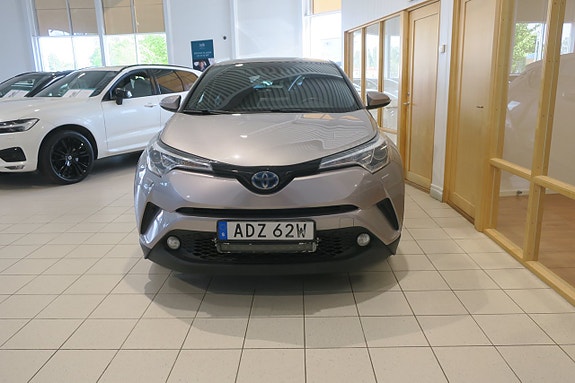 Toyota C-HR 3 of 5