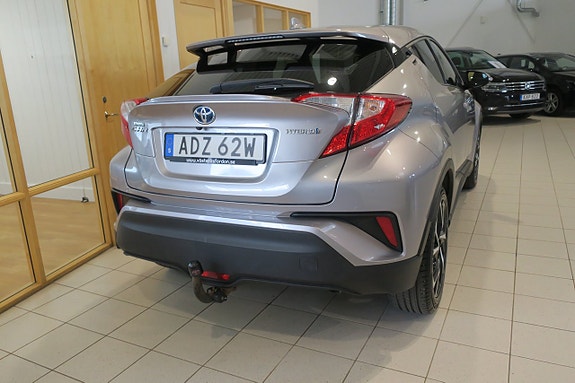 Toyota C-HR 4 of 5