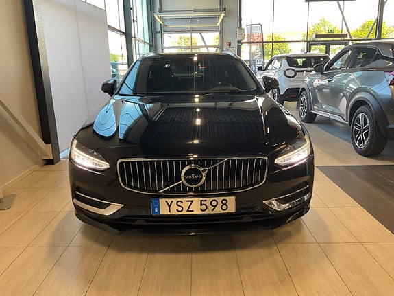 Volvo V90 2 of 24