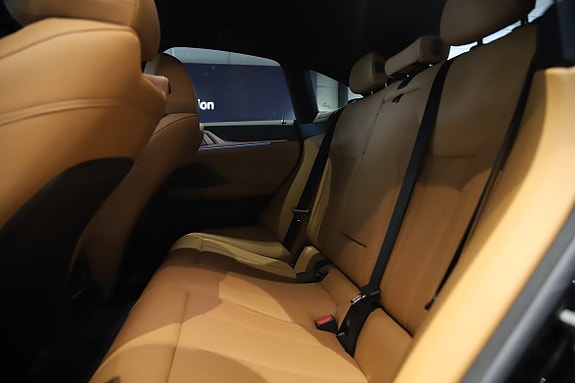 BMW i4 10 of 12