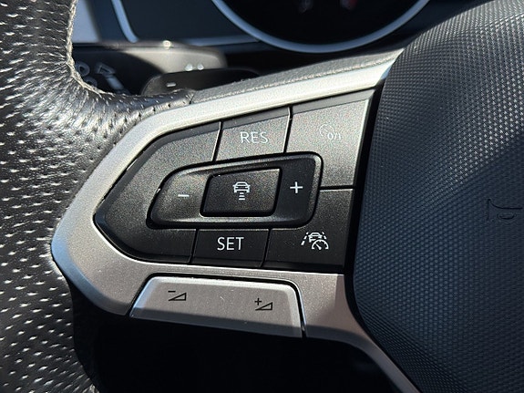 Volkswagen Passat 18 of 24