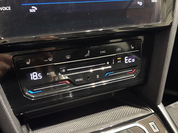 Volkswagen Passat 16 of 24