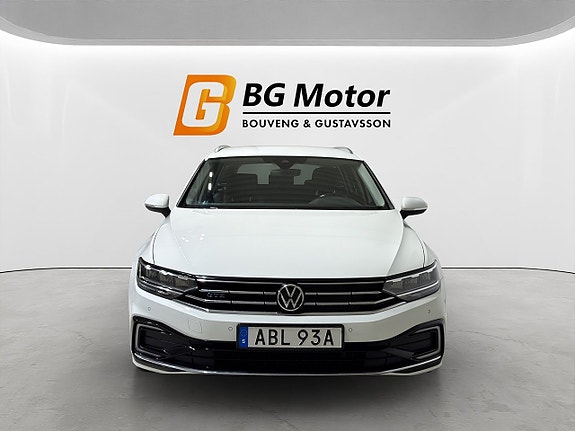 Volkswagen Passat 2 of 5
