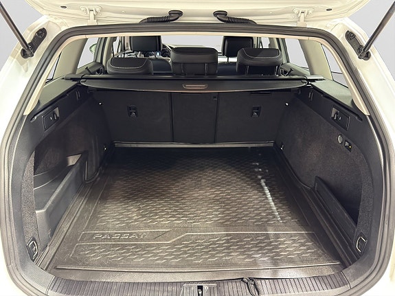 Volkswagen Passat 11 of 24