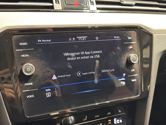 Volkswagen Passat 21 of 24