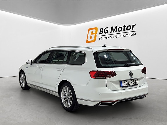 Volkswagen Passat 6 of 24