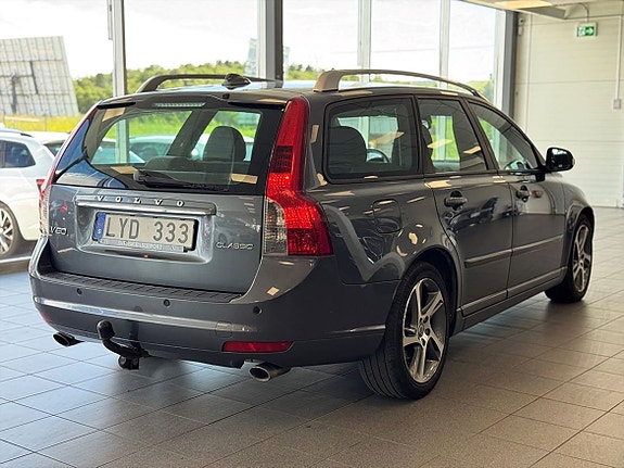 Volvo V50 2 of 5