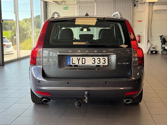Volvo V50 3 of 5