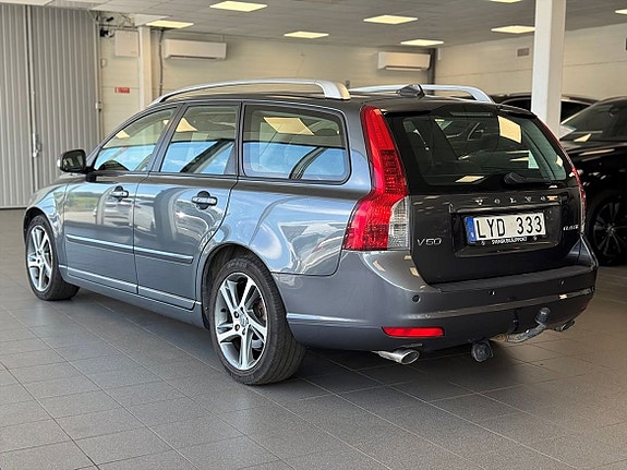 Volvo V50 4 of 5
