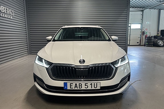 Skoda Octavia 2 of 5