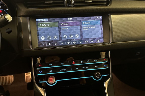 Jaguar XF 18 of 26