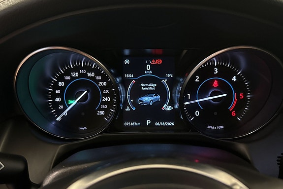 Jaguar XF 17 of 26