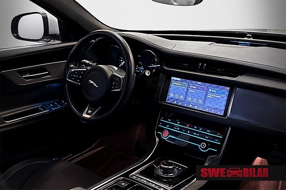 Jaguar XF 12 of 26
