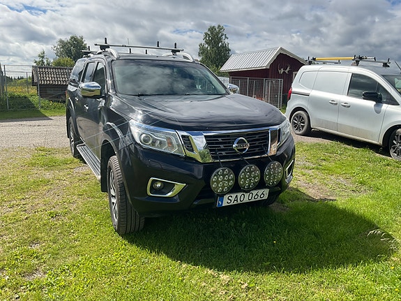 Nissan Navara 2 of 4