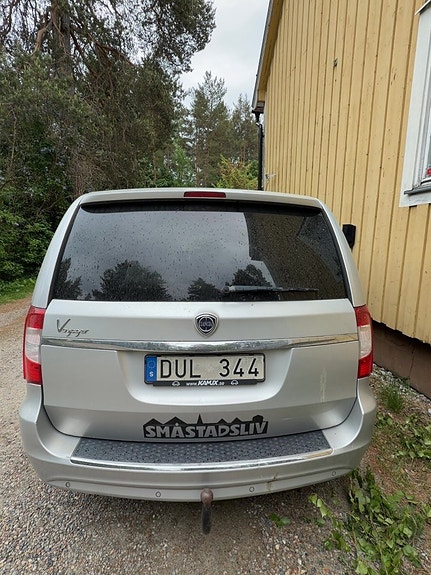 Lancia Voyager 4 of 5