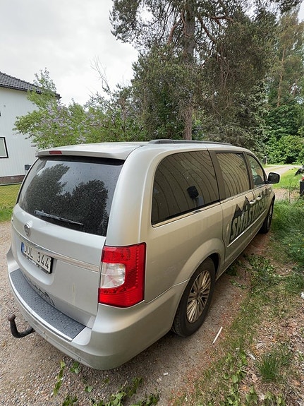 Lancia Voyager 5 of 5