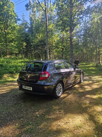 BMW 118i 3 of 5