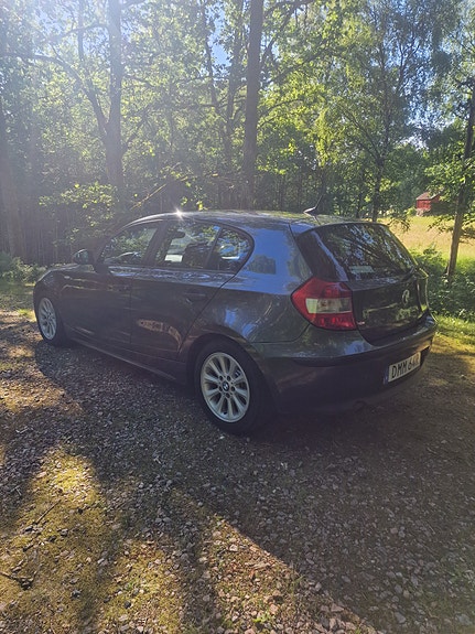 BMW 118i 4 of 5
