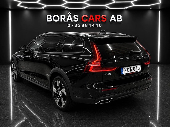 Volvo V60 Cross Country 4 of 15