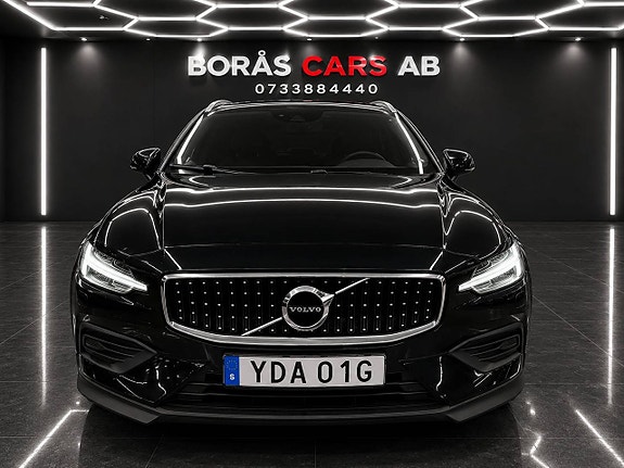 Volvo V60 Cross Country 2 of 15