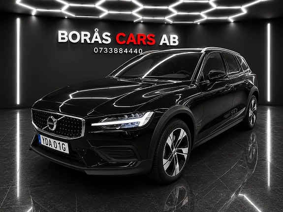Volvo V60 Cross Country 3 of 15
