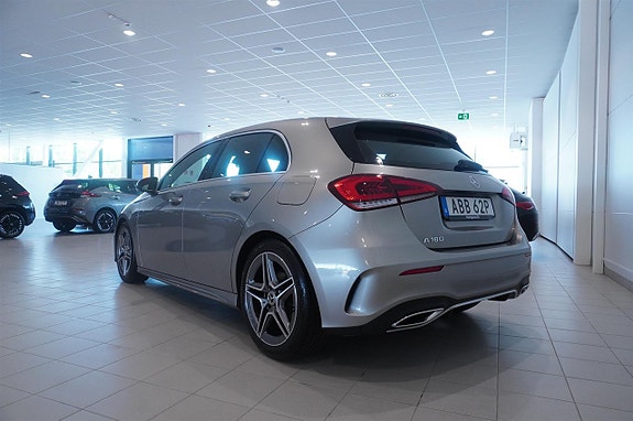 Mercedes-Benz A180 4 of 5