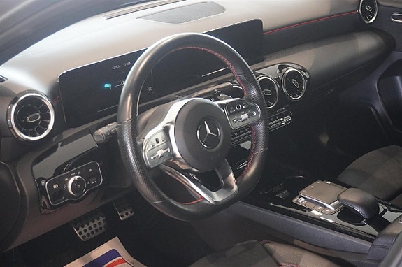 Mercedes-Benz A180 2 of 5